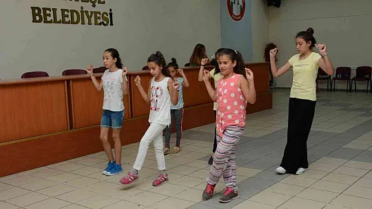ÇOCUKLARA 26 FARKLI BRANŞTA ÜCRETSİZ KURS
