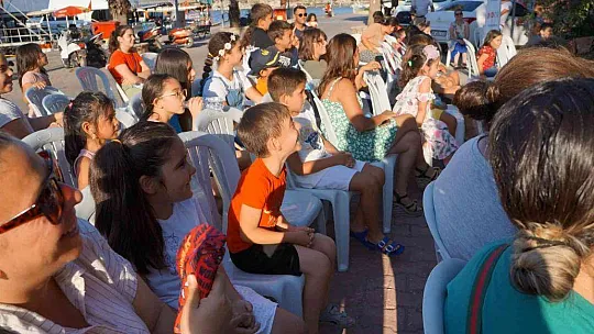 Çocukların tiyatro mutluluğu