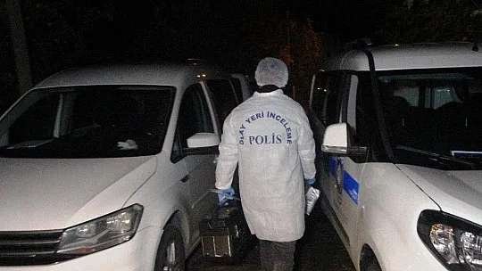 Çocuklarının gözü önünde kocasını 22 yerinden bıçaklayarak öldürdü
