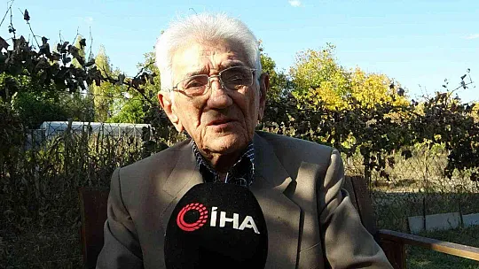 ÇOCUKLUK HAYALİ ŞARKICILIĞA 82 YAŞINDA KAVUŞTU