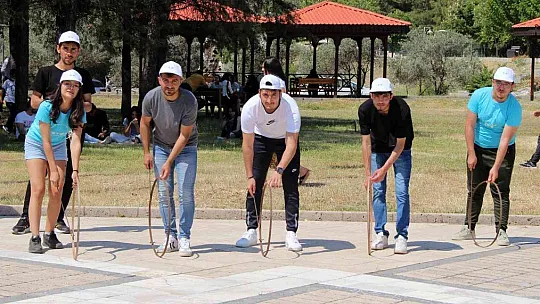 Çocukluklarını yaşadılar
