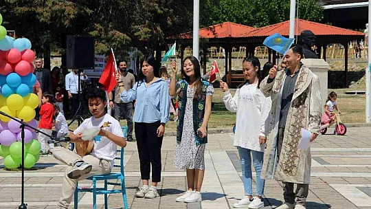 Çocukluklarını yaşadılar