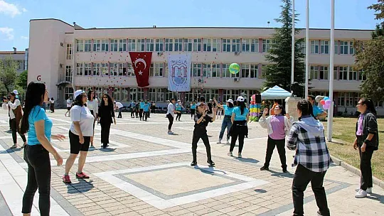 Çocukluklarını yaşadılar