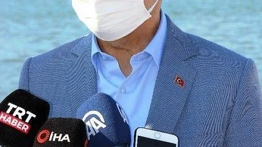 Cumhurbaşkanı yardımcısı Oktay, tsunamiyi gözyaşları içinde anlatan kadını teselli etti