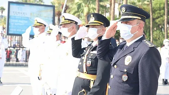 Cumhuriyet Bayramının 97.yılında Marmaris'te çelenk sunma töreni yapıldı
