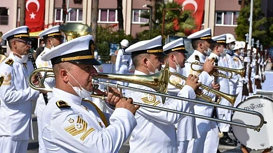 Cumhuriyet Bayramının 97.yılında Marmaris'te çelenk sunma töreni yapıldı