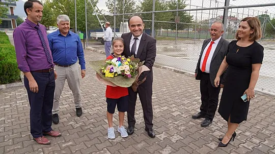 Başkan Akdenizli'den Öğrencilere Kırtasiye Desteği