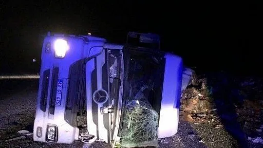 Tır devrildi, sürücüsü yaşamını yitirdi!