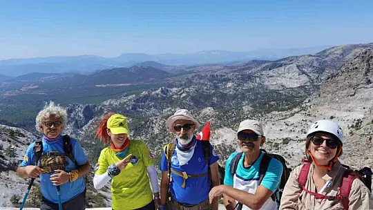 Dağcılık kulübü üyelerini hayrete düşüren avcı kulübesi