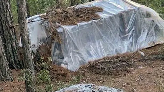 Dağcılık kulübü üyelerini hayrete düşüren avcı kulübesi