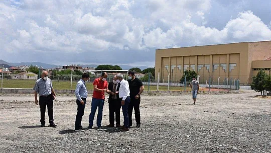 Dalaman'a 4 adet tenis kortu yapımı için imzalar atıldı