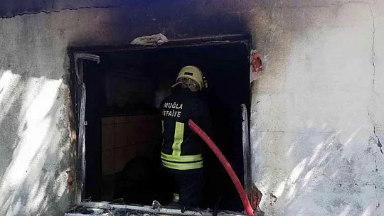 Dalaman'da çöp evde yangın