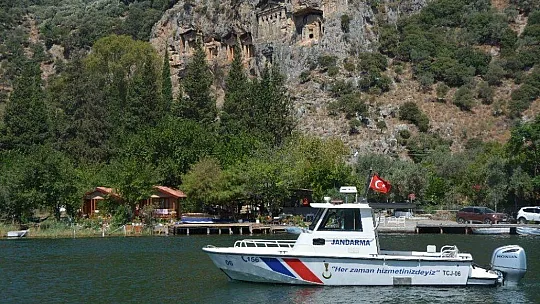 Dalyan'da jandarma ekiplerinden korona virüs uyarısı