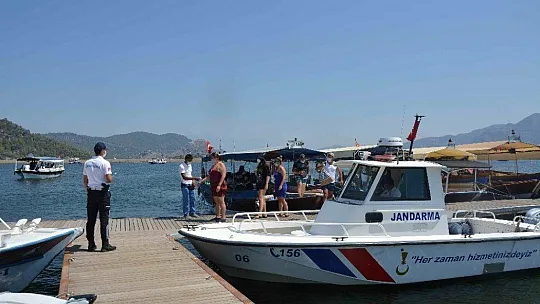 Dalyan'da jandarma ekiplerinden korona virüs uyarısı