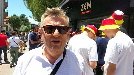 Dans için gelen öğrenciler, tarihi arastayı gezdiler