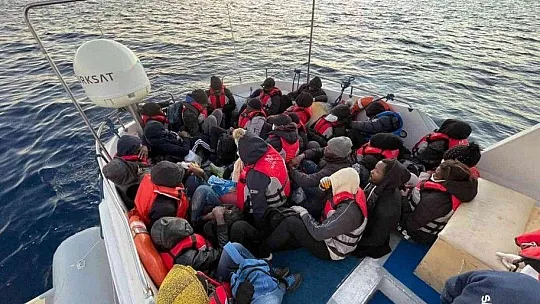 Datça açıklarında 25 düzensiz göçmen kurtarıldı