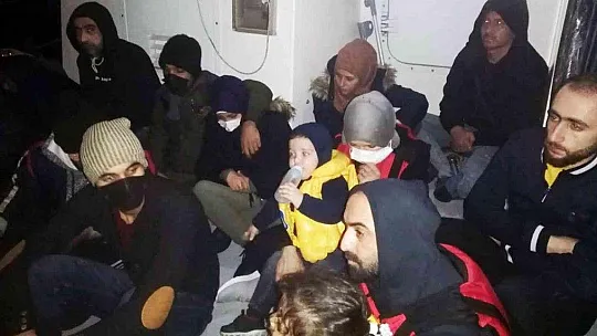 Datça'da 23 düzensiz göçmen kurtarıldı