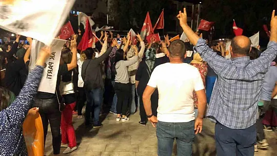 Datça'da Cumhur ittifakı seçim zaferini kutladı