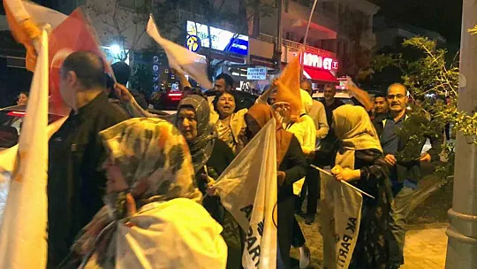 Datça'da Cumhur ittifakı seçim zaferini kutladı