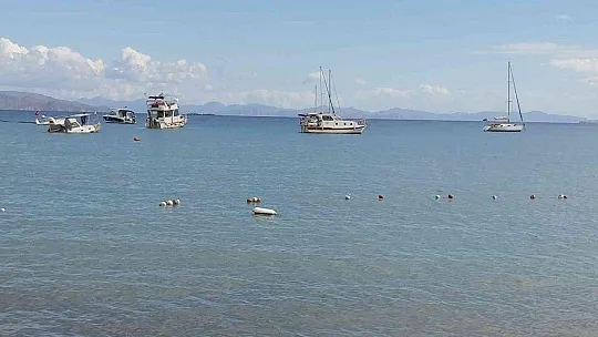 Datça'da olumsuz hava şartları nedeniyle batan lüks tekne 2'nci gününde de kurtarılamadı