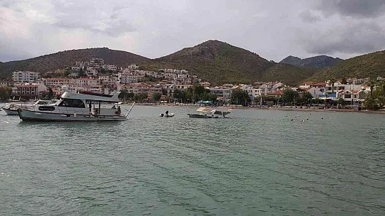 Datça'da olumsuz hava şartları nedeniyle batan lüks tekne 2'nci gününde de kurtarılamadı
