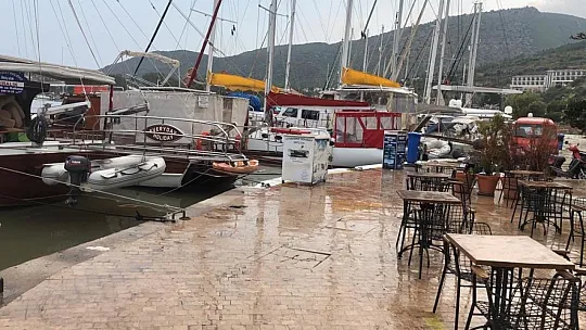 Sağanak Yağmur, Denizin Rengini Değiştirdi