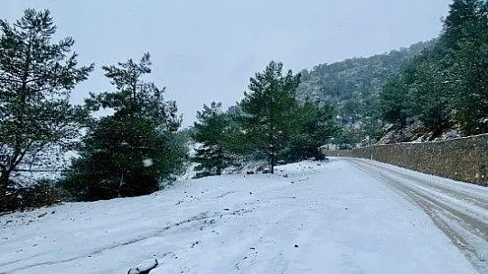 Datça'nın yüksek kesimlerine kar yağdı