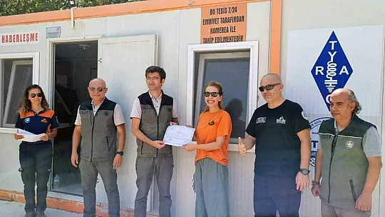Yangın gönüllülerine sertifika ve kıyafet