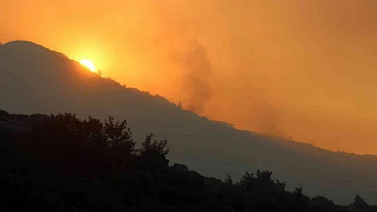 Datça yangınına sabahın ilk ışıkları ile havadan müdahale başladı