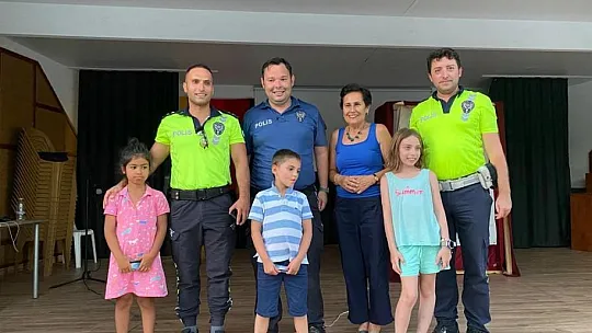 Miniklere 'Hacivat ve Karagöz' ile trafik eğitimi verildi