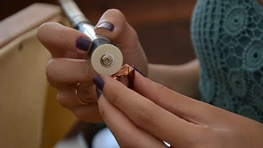 Değerli taşlar genç mühendisin elinde hayat buluyor