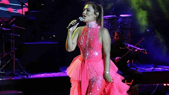 Demet Akalın'dan Gülben Ergen'e şok sözler: 'Ben kendi paramla okul yaptırıyorum Gülben Ergen gibi milletten para toplamıyorum'