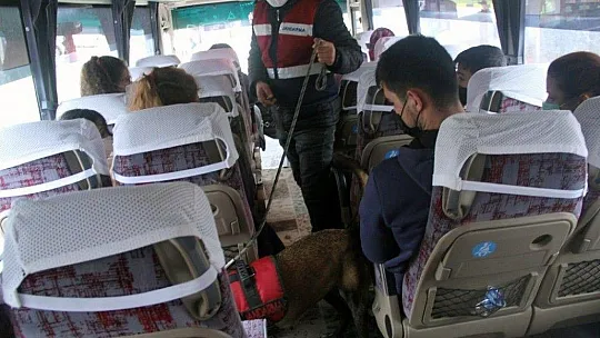 Denetimlerde uyuşturucu ve kaçak içki ele geçirildi