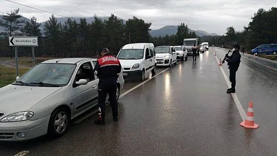 Denetimlerde uyuşturucu ve kaçak içki ele geçirildi