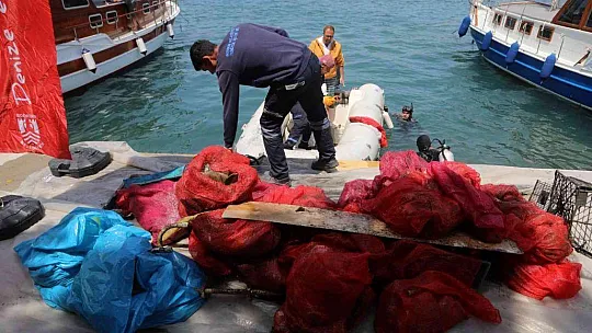 Deniz dibi temizliği Bitez'de devam etti