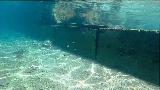 Deniz dibindeki duvarlar gün yüzüne çıktı