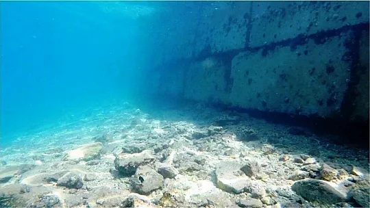 Deniz dibindeki duvarlar gün yüzüne çıktı