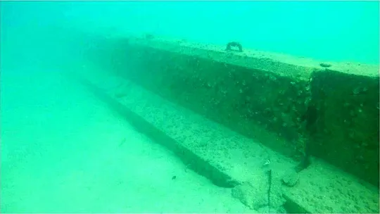 Deniz dibindeki duvarlar gün yüzüne çıktı