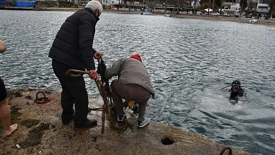 Deniz dibinden tonlarca çöp çıktı
