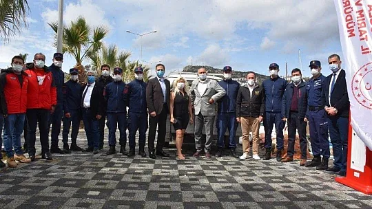 Deniz dibinden tonlarca çöp çıktı