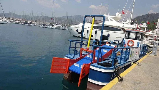 DENİZ SÜPÜRGELERİ 45 GÜNDE 5 TONDAN FAZLA ÇÖP TEMİZLEDİ