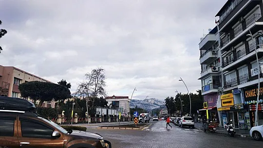 Deniz ve beyaz örtünün manzarası mest etti