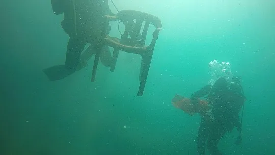 Denizden bisiklet çıktı, dalgıçlar şaşırdı