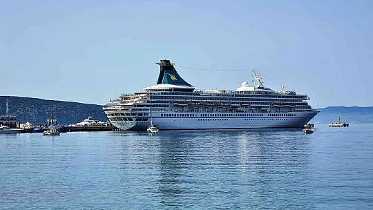 Denizden gelen turist Bodrum'lu esnafın yüzünü güldürdü