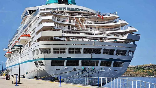 Denizden gelen turist Bodrum'lu esnafın yüzünü güldürdü