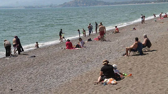 Fethiye'de Gençler Denize Koştu