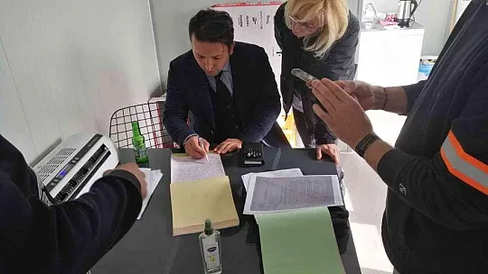 Denizi doldururken yakalandılar