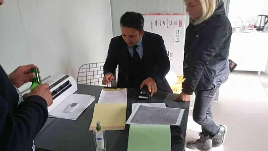 Denizi doldururken yakalandılar