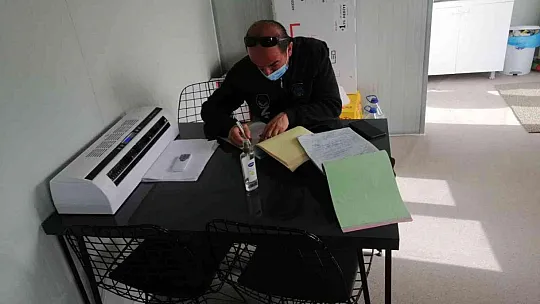 Denizi doldururken yakalandılar