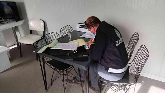 Denizi doldururken yakalandılar